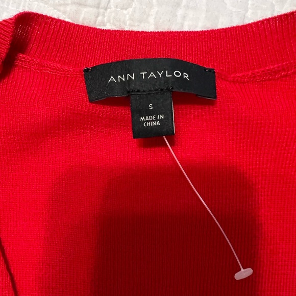 Red sweater - Picture 3 of 4